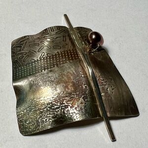 Lynda Fulleryon Bahr Modernist Abstract Sterling silver brooch / Pearl, signed.